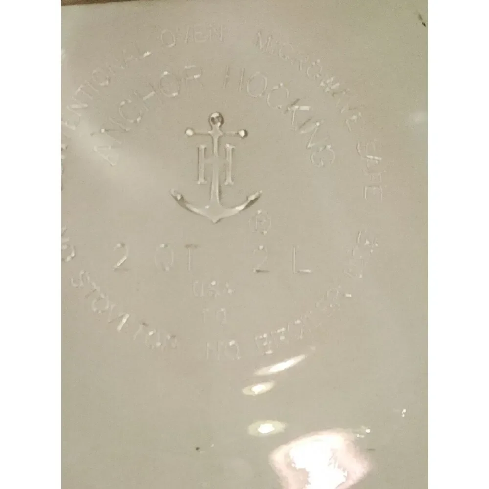 Anchor Hocking Green Glass Round Casserole Dish with Lid - 2 Qt, 2 L